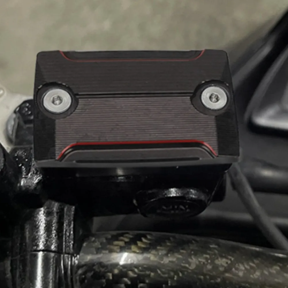 Front&Rear CNC Brake Fluid Cylinder Reservoir Cover Cap For Yamaha XJ6 XSR700 TDM900 XSR900 FJR1300 XT1200Z Super Tenere XT660Z
Front&Rear CNC Brake Fluid Cylinder Reservoir Cover Cap For Yamaha XJ6 XSR700 TDM900 XSR900 FJR1300 XT1200Z Super Tenere XT660Z