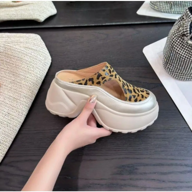 2025 Summer Thick Soled Height Increasing Sponge Cake for Wearing Hollow Toe Slippers for Women, with One Foot Kick and Cooldown
2025 Summer Thick Soled Height Increasing Sponge Cake for Wearing Hollow Toe Slippers for Women, with One Foot Kick and Cooldown