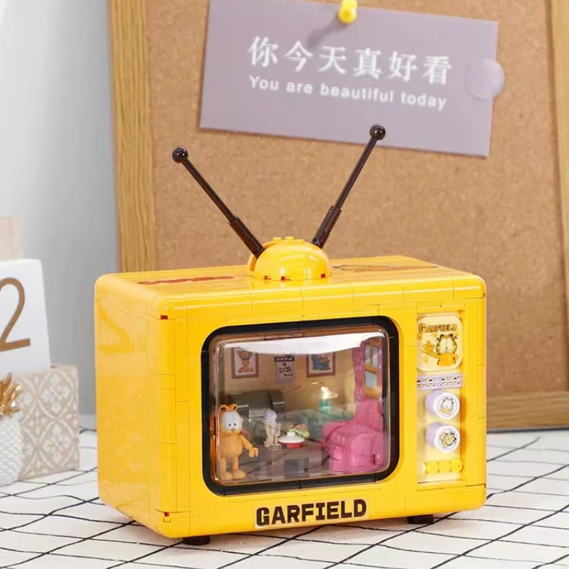 BALODY Garfield Building Blocks Retro TV Set Cartoon Animation Assembly Model Desktop Ornament Collectible Toy Gift
BALODY Garfield Building Blocks Retro TV Set Cartoon Animation Assembly Model Desktop Ornament Collectible Toy Gift