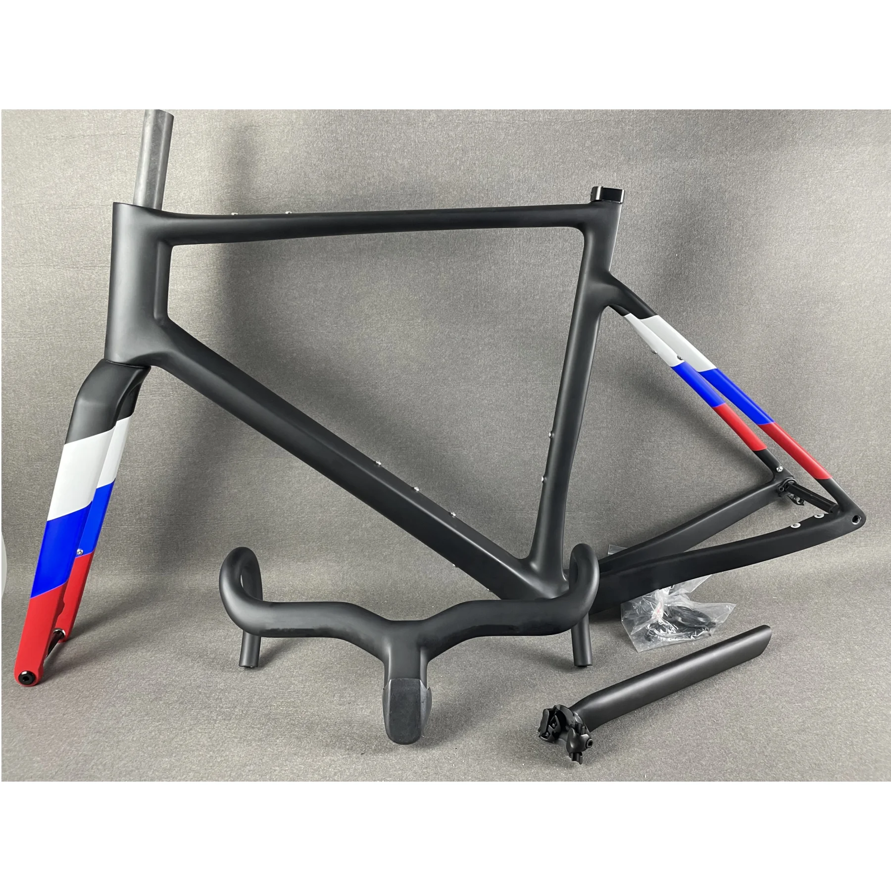 Рама Addict Gravel из углеродного волокна, рамы для скоростного велосипеда, черный цвет, T1100 BB86, комплект рамы для гоночного велосипеда с дисковым тормозом + руль, доставка DPD
Рама Addict Gravel из углеродного волокна, рамы для скоростного велосипеда, черный цвет, T1100 BB86, комплект рамы для гоночного велосипеда с дисковым тормозом + руль, доставка DPD