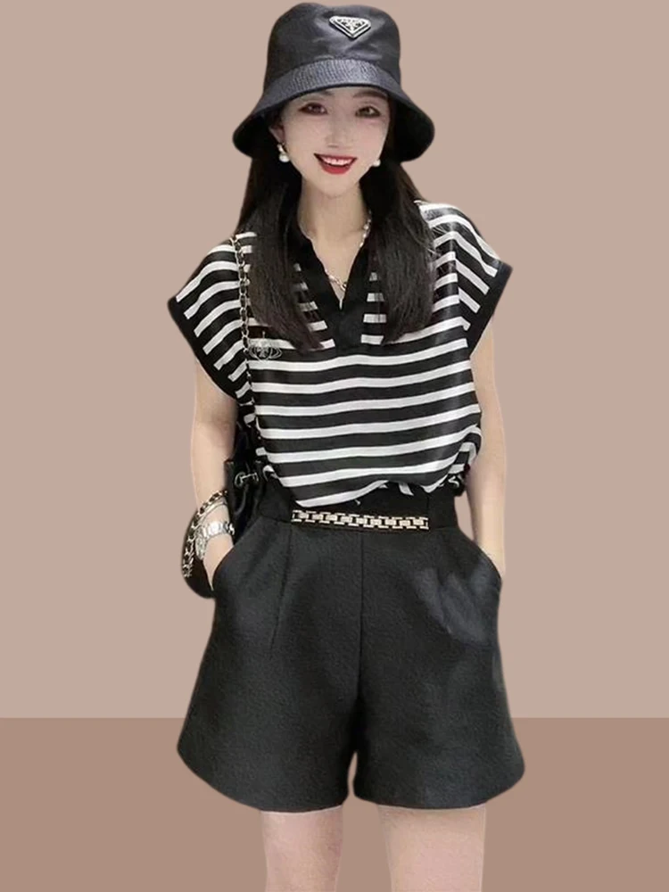 Slimming Stripe V-Ne ort Sve Knitted T-irt Women's Summer Thin Ice Silk Loose Faion New Sle Casual Top
Slimming Stripe V-Ne ort Sve Knitted T-irt Women's Summer Thin Ice Silk Loose Faion New Sle Casual Top