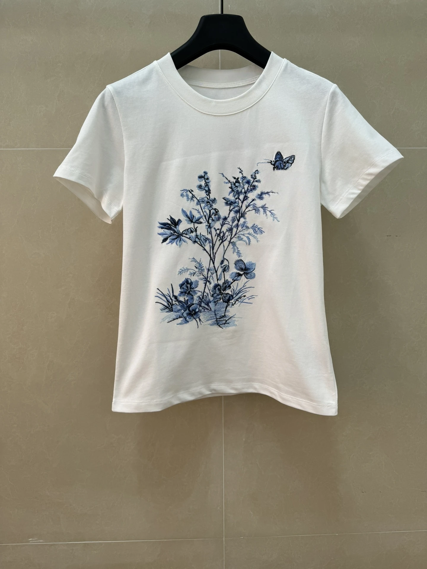 Slimming Floral Print round Neck Short Sleeve T-Shirt Women's Blue Porcelain Leaf Design Cotton Casual Fashion Top
Slimming Floral Print round Neck Short Sleeve T-Shirt Women's Blue Porcelain Leaf Design Cotton Casual Fashion Top