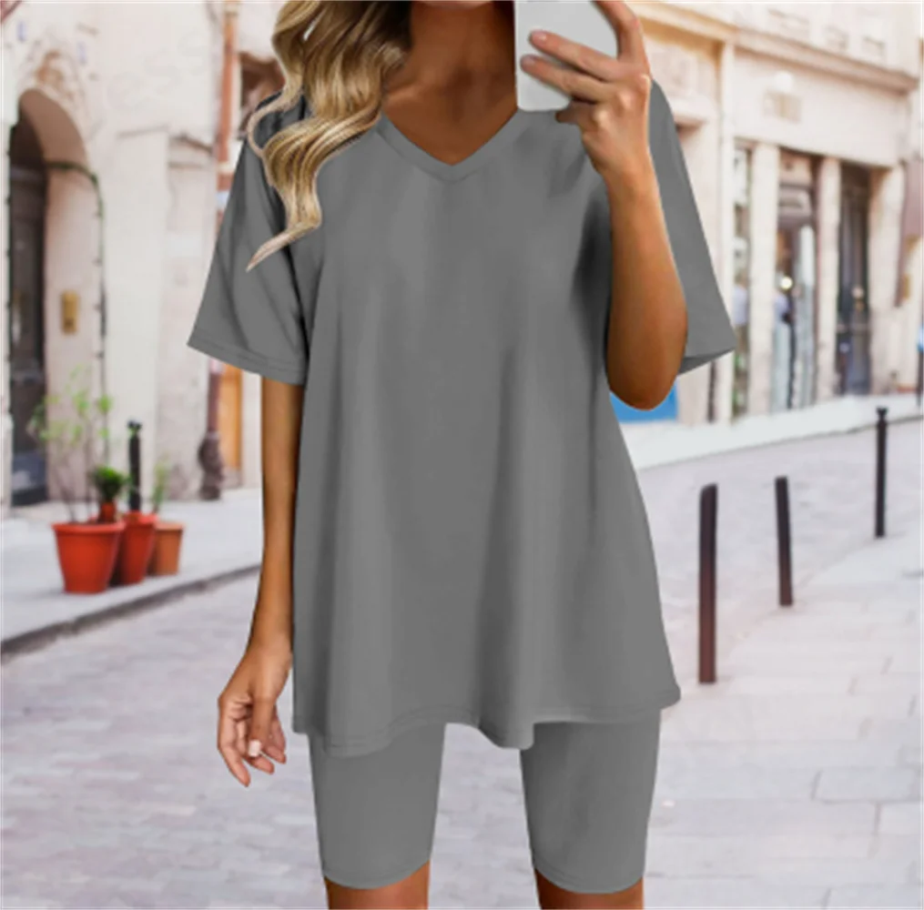 Ladies solid color casual V-neck loose T-shirt top elastic waist shorts two-piece exercise fitness yoga suit
Ladies solid color casual V-neck loose T-shirt top elastic waist shorts two-piece exercise fitness yoga suit