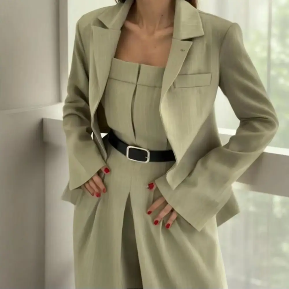 Off-shoulder Business Outfit for Women Sophisticated Business Attire 2025 Stylish Women's Business Outfit Cropped for Fall
Off-shoulder Business Outfit for Women Sophisticated Business Attire 2025 Stylish Women's Business Outfit Cropped for Fall