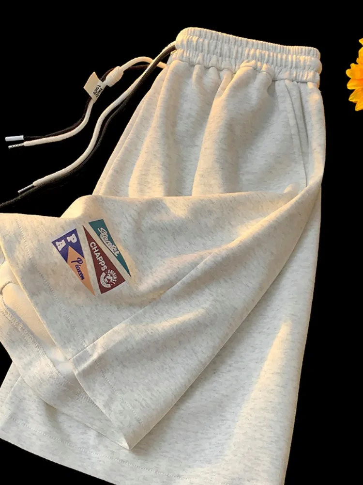 Мужские спортивные брюки свободного кроя в американском стиле, летние повседневные прямые брюки-капри, дышащие, легкие, модные
Мужские спортивные брюки свободного кроя в американском стиле, летние повседневные прямые брюки-капри, дышащие, легкие, модные