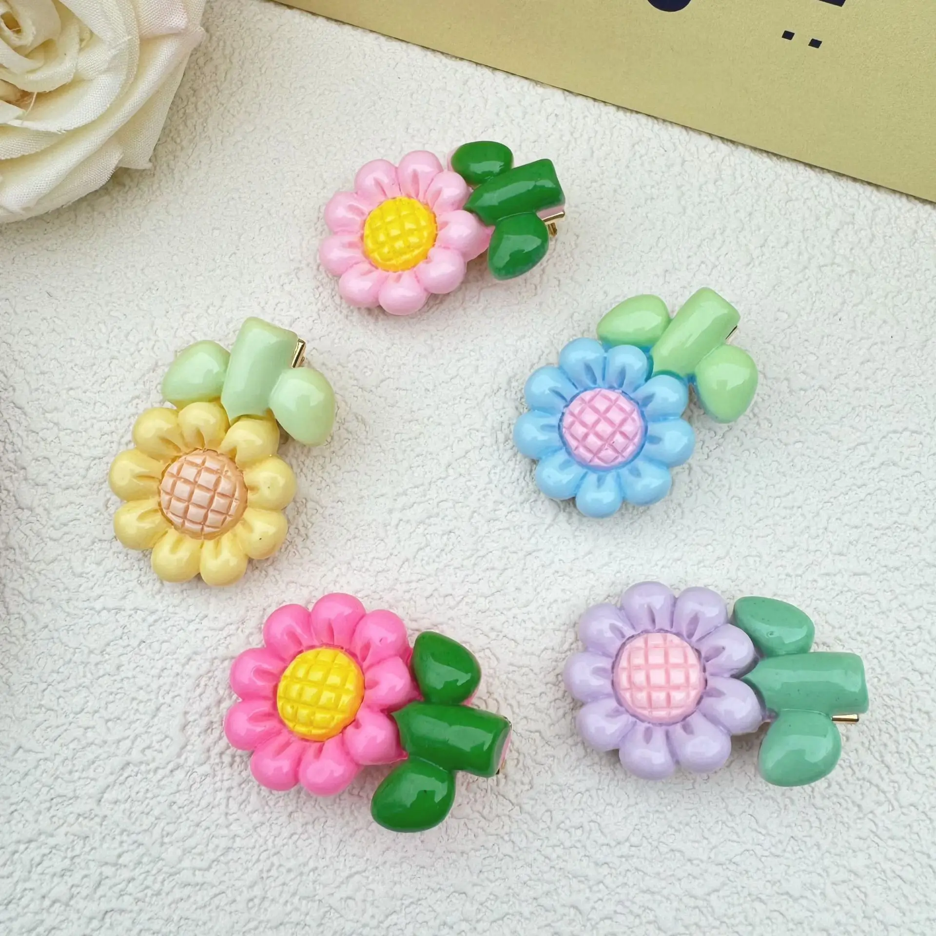 Бестселлер, заколки для волос с цветами, 1 шт., красочные заколки для волос с подсолнухом для девочек, нескользящая ручка, милые детские аксессуары для волос
Бестселлер, заколки для волос с цветами, 1 шт., красочные заколки для волос с подсолнухом для девочек, нескользящая ручка, милые детские аксессуары для волос