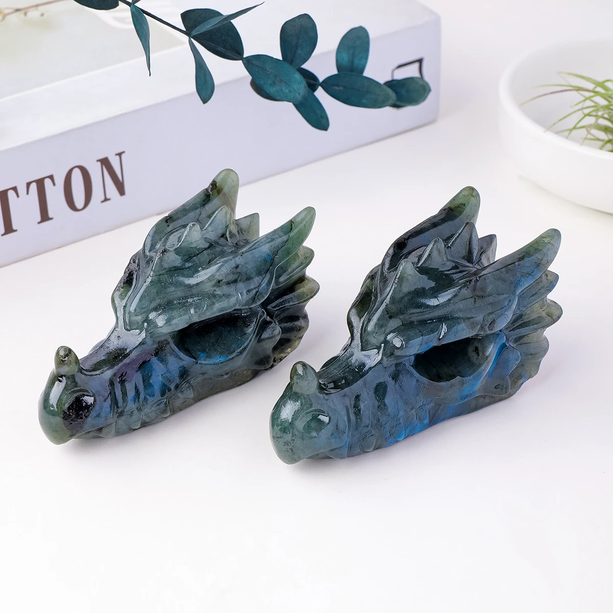 1pc Natural Crystal Labradorite dragon skull ornament, crystal raw stone home decoration handicraft, festival gift
1pc Natural Crystal Labradorite dragon skull ornament, crystal raw stone home decoration handicraft, festival gift