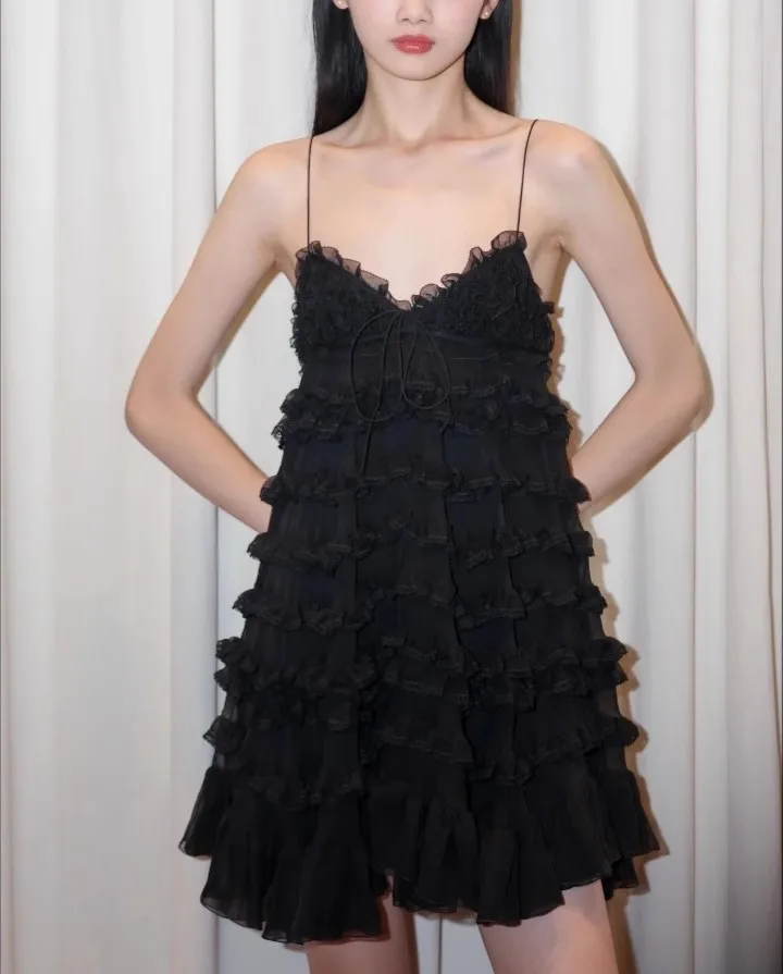 Heavy Embroidered Lace Dress Sexy Women Spaghetti Strap Dress Luxury Brand Name Ruffles Black Silk Dress
Heavy Embroidered Lace Dress Sexy Women Spaghetti Strap Dress Luxury Brand Name Ruffles Black Silk Dress