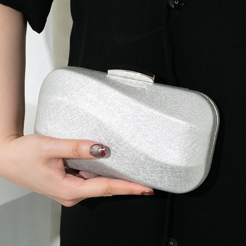 Fashionable Simple Square Clutch Bag for Women Hard Box Metal Buckle Long Chain Evening Bag Wedding Banquet Small Handbags
Fashionable Simple Square Clutch Bag for Women Hard Box Metal Buckle Long Chain Evening Bag Wedding Banquet Small Handbags