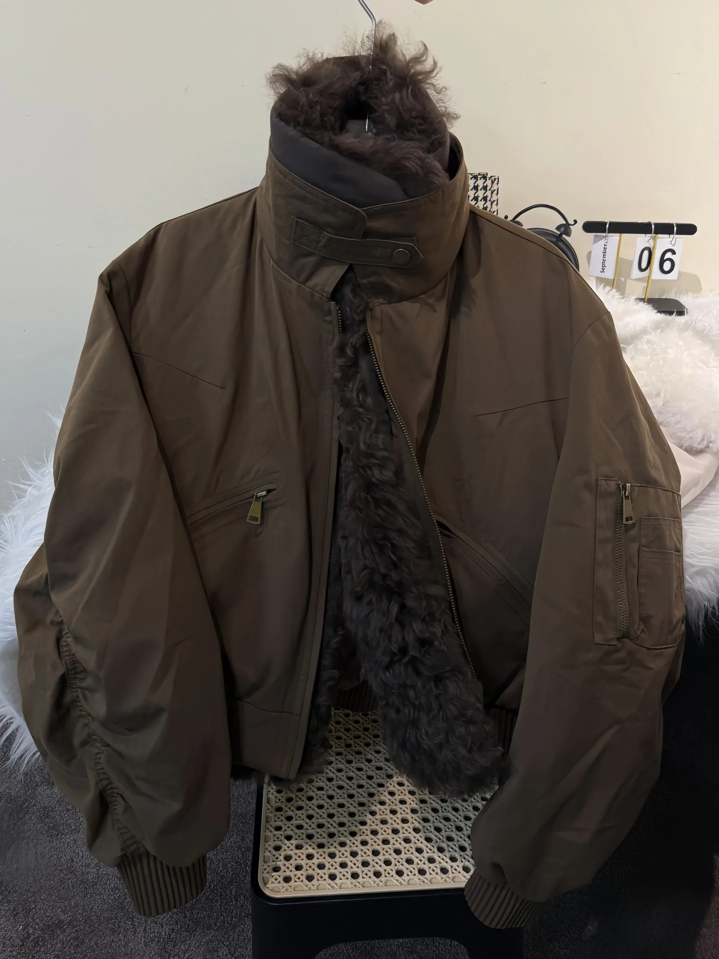 Женское зимнее пальто из тюэта с большим меховым воротником, корейская версия, теплая высокая талия
Женское зимнее пальто из тюэта с большим меховым воротником, корейская версия, теплая высокая талия