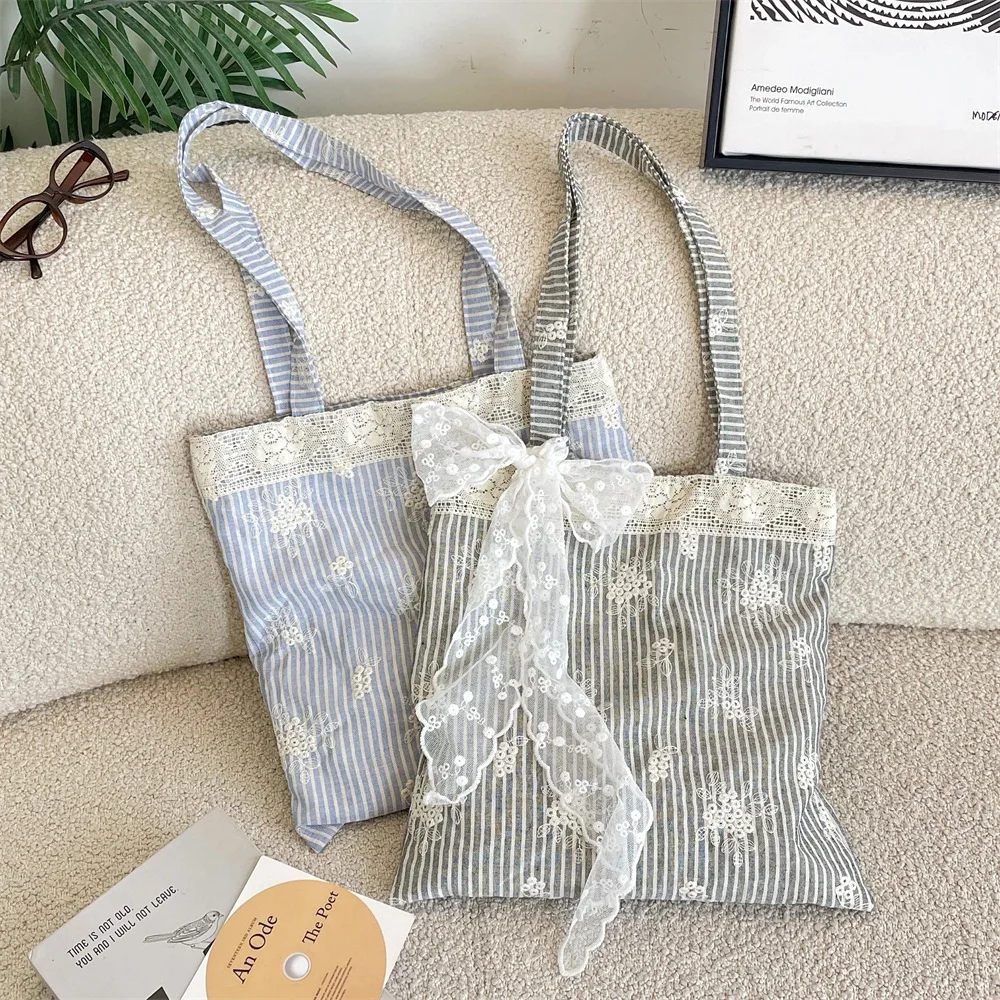 Korean Canvas Shoulder Shopper Bag for Women 2026 Blue Stripe Embroidery Large Woman Tote Fashion Female Handbags Student Purses
Korean Canvas Shoulder Shopper Bag for Women 2026 Blue Stripe Embroidery Large Woman Tote Fashion Female Handbags Student Purses