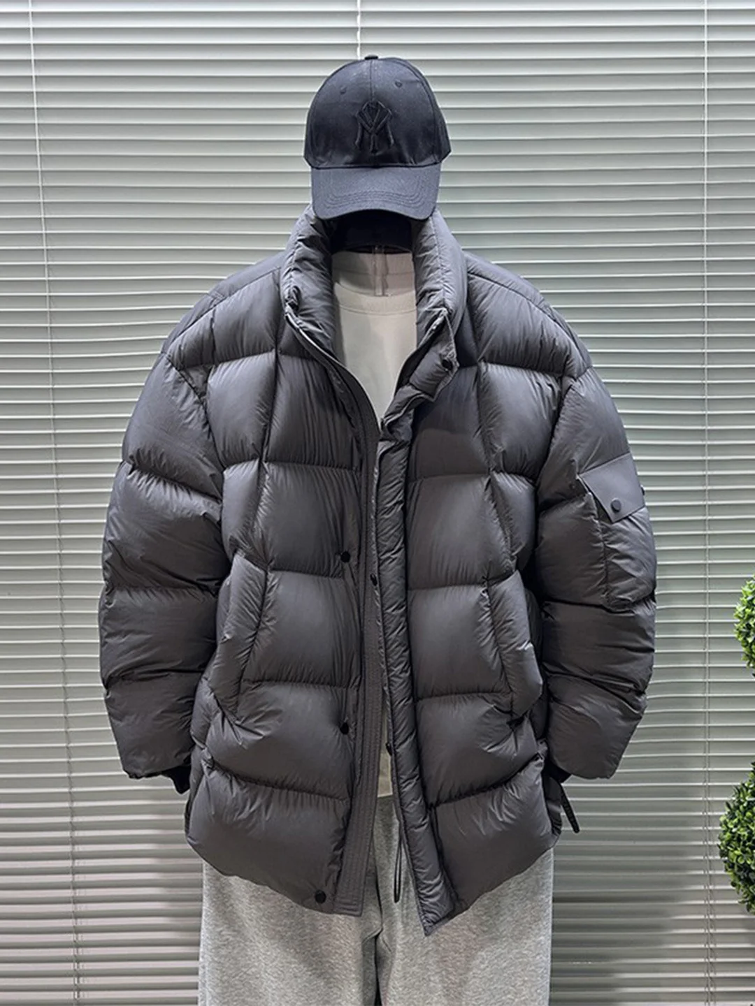 Winter Thiened 90 White Du down Puffer Jaet Men's High-End Tofu Blo Stand Collar Warm Outerwear Casual Sle Zipper C...
Winter Thiened 90 White Du down Puffer Jaet Men's High-End Tofu Blo Stand Collar Warm Outerwear Casual Sle Zipper C...