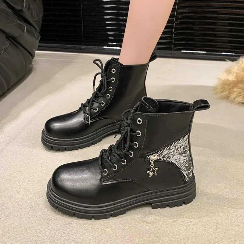 2025 New Fall Platform Boots Women's Chunky wedge lace-up color-blocked ankle boots Punk metal zipper design Women's boots
2025 New Fall Platform Boots Women's Chunky wedge lace-up color-blocked ankle boots Punk metal zipper design Women's boots