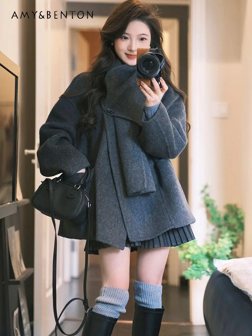 2025 Autumn Winter New High-end Scarf Double-sided Wool Short Coat Commuter Style Diagonal Button Loose Gray Cashmere Coat
2025 Autumn Winter New High-end Scarf Double-sided Wool Short Coat Commuter Style Diagonal Button Loose Gray Cashmere Coat