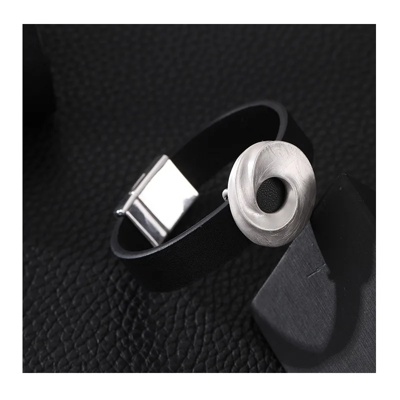 Special for New Leather Bracelets, Geometric Square Women's Fashion Sense Metal Bracelets
Special for New Leather Bracelets, Geometric Square Women's Fashion Sense Metal Bracelets