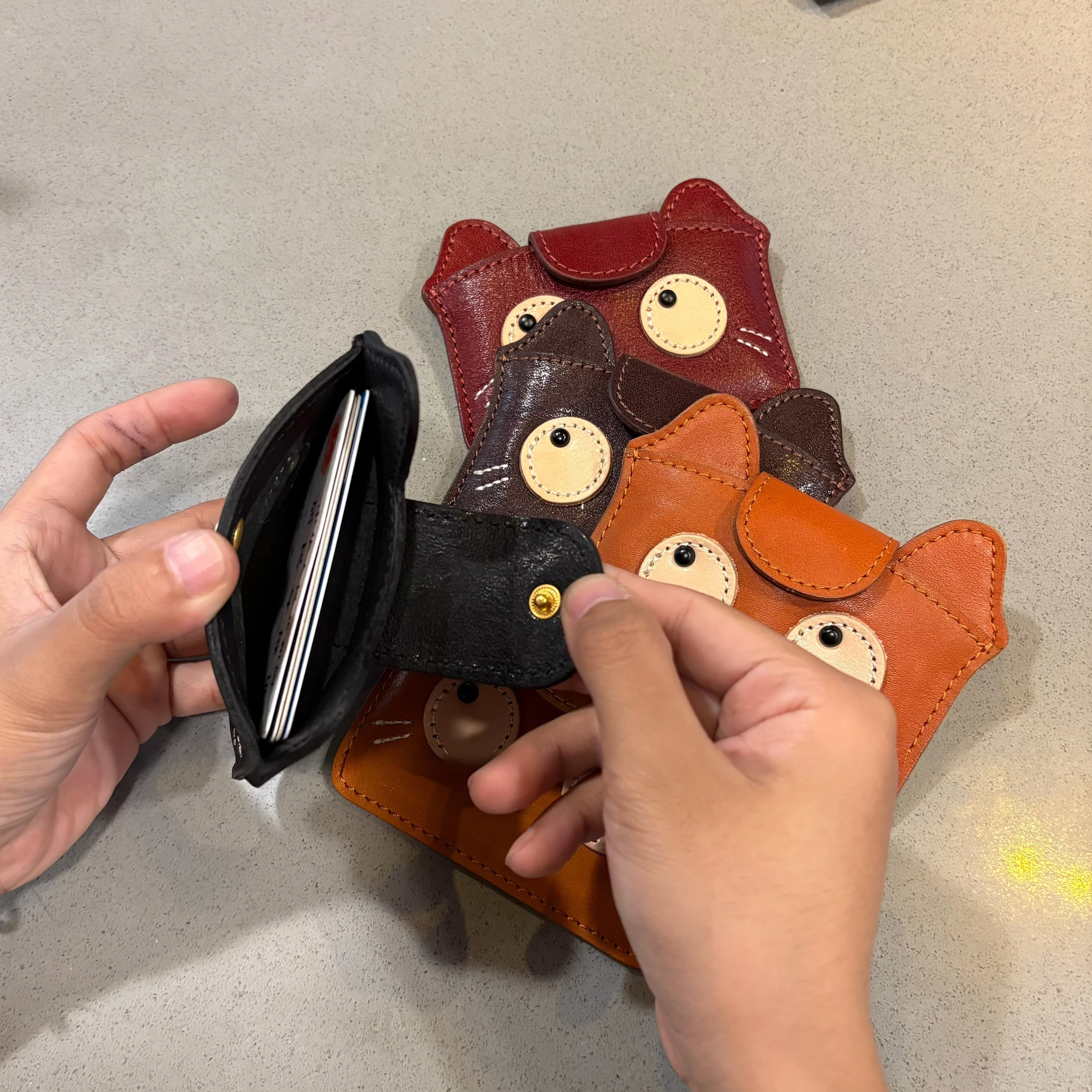 Genuine leather vegetative-tanned cowhide texture retro cartoon women's wallet cute high-end thin and light card bag document
Genuine leather vegetative-tanned cowhide texture retro cartoon women's wallet cute high-end thin and light card bag document