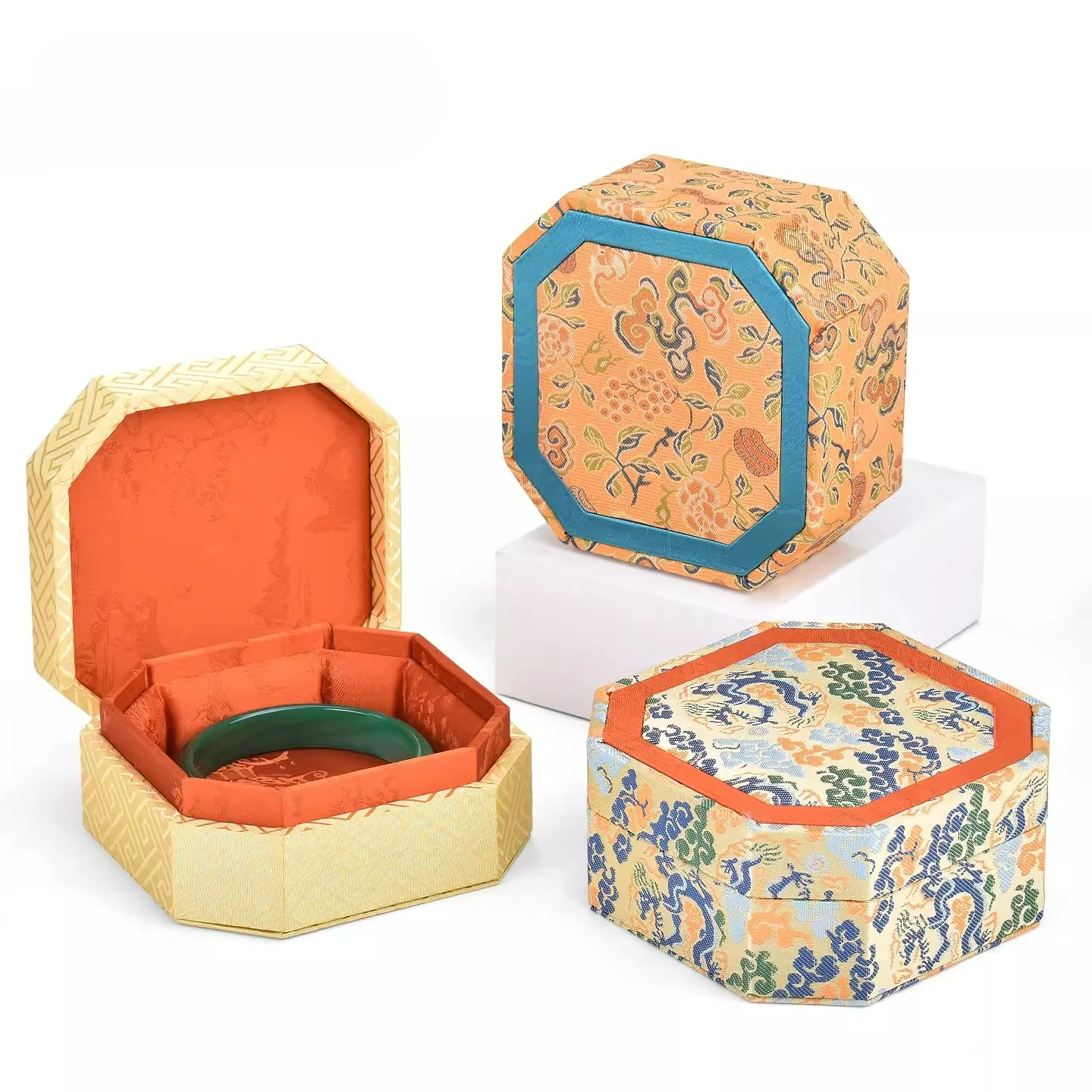 Chinese style jewelry box with lid, pendant, bracelet, storage, jade, cultural relics display, amber, agate, Song brocade box
Chinese style jewelry box with lid, pendant, bracelet, storage, jade, cultural relics display, amber, agate, Song brocade box