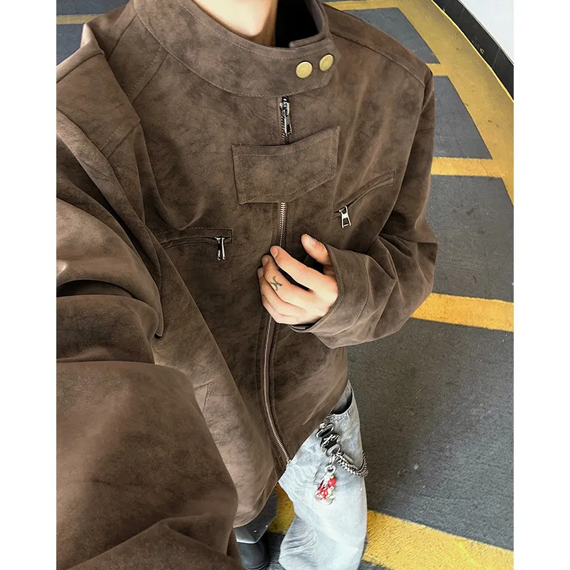 Ретро-куртка в американском уличном стиле для мужчин, из искусственной кожи, с хлопковым наполнителем, для мотогонок, с воротником-стойкой, свободного кроя, верхняя одежда.
Ретро-куртка в американском уличном стиле для мужчин, из искусственной кожи, с хлопковым наполнителем, для мотогонок, с воротником-стойкой, свободного кроя, верхняя одежда.