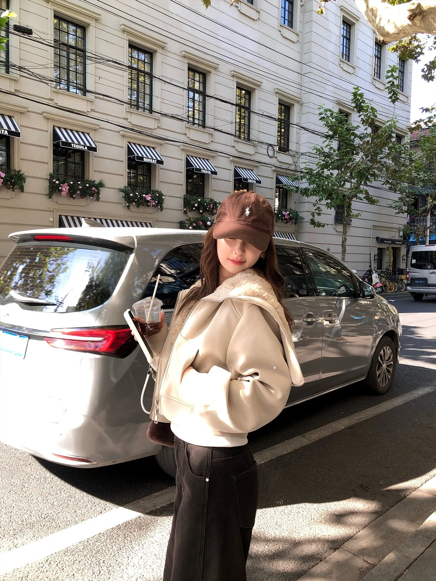 Женская свободная повседневная толстовка с капюшоном из овечьей шерсти, зимняя новинка, кардиган с большим воротником, корейский стиль, длинный рукав
Женская свободная повседневная толстовка с капюшоном из овечьей шерсти, зимняя новинка, кардиган с большим воротником, корейский стиль, длинный рукав