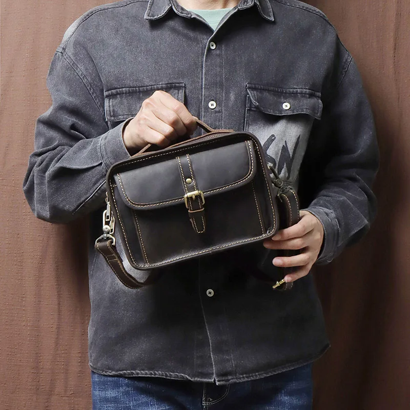 New Men's Handcrafted Single Shoulder Crossbody Bag Top Layer Cowhide Vintage Style Horizontal Mail Carrier Bag
New Men's Handcrafted Single Shoulder Crossbody Bag Top Layer Cowhide Vintage Style Horizontal Mail Carrier Bag