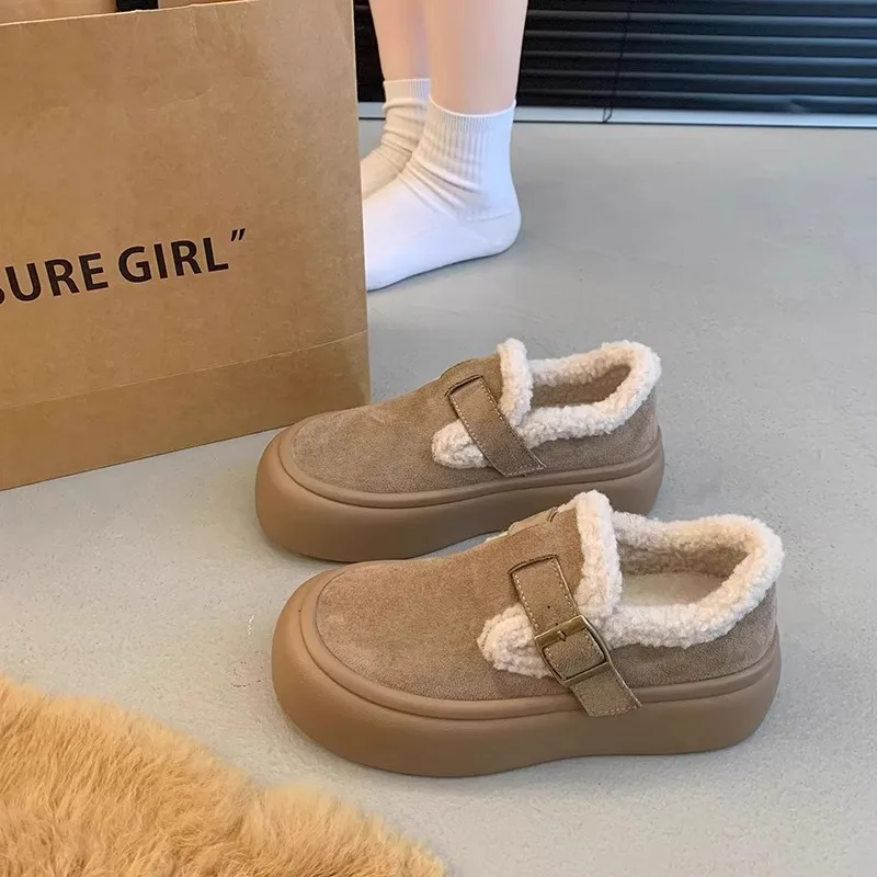 Thick-soled cotton shoes for women new autumn and winter style plush warm full-wrap snow cotton shoes slip-on loafers with fur.
Thick-soled cotton shoes for women new autumn and winter style plush warm full-wrap snow cotton shoes slip-on loafers with fur.