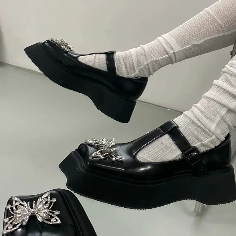 Rhinestone Bowknot Mary Jane Leather Shoes Women Flat Platform Buckle Shoes Square Head Retro All-Match Sweet Runway Shoe
Rhinestone Bowknot Mary Jane Leather Shoes Women Flat Platform Buckle Shoes Square Head Retro All-Match Sweet Runway Shoe