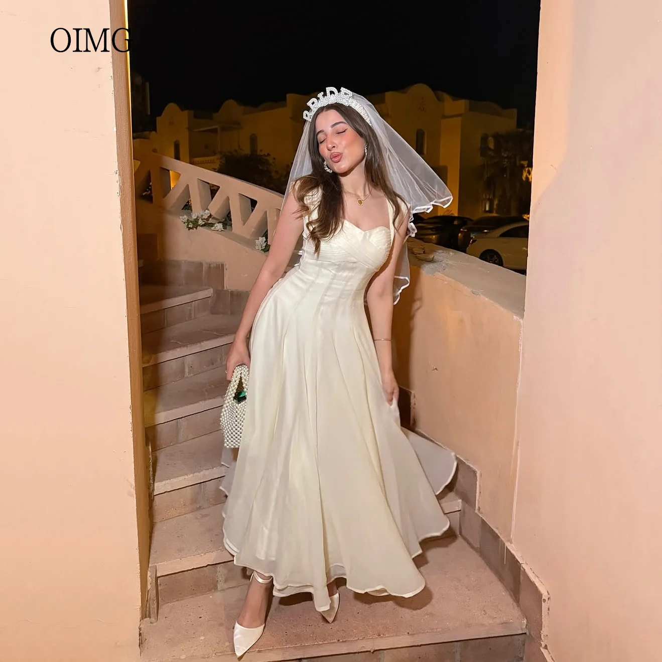 OIMG Ivory Wide Strap A Line Wedding Dress Backless Flowy Bride Dresses Floor Length Wedding Gowns 2025 Customized
OIMG Ivory Wide Strap A Line Wedding Dress Backless Flowy Bride Dresses Floor Length Wedding Gowns 2025 Customized