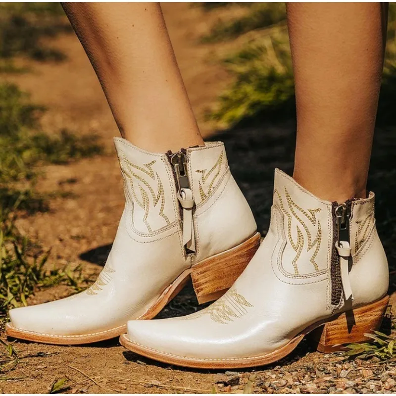 Embroidery Pointed Toe Ankle Women Cowboy Boots Chunky Middle Heels Side Zipper Design Large Size 35-45 Cowgilrs Shoes
Embroidery Pointed Toe Ankle Women Cowboy Boots Chunky Middle Heels Side Zipper Design Large Size 35-45 Cowgilrs Shoes