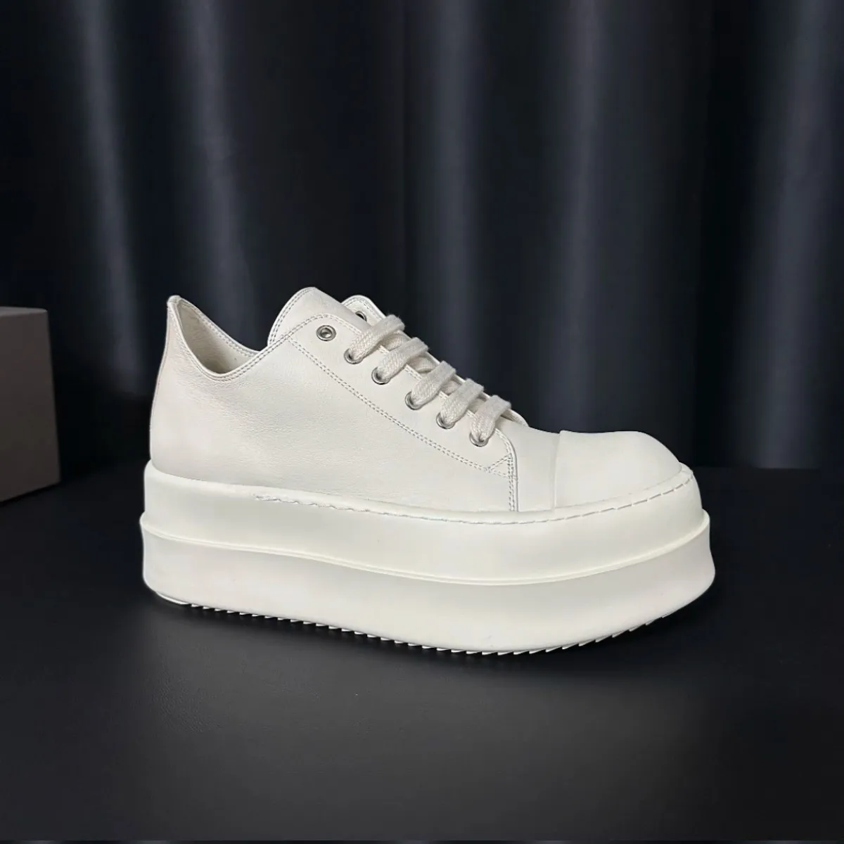 Ro Luxury Men Shoe Women Sneaker White Leather Shoe Low Top Casual Shoes Lace Up 6cm Thick Sole Outside Flat Sneakers
Ro Luxury Men Shoe Women Sneaker White Leather Shoe Low Top Casual Shoes Lace Up 6cm Thick Sole Outside Flat Sneakers