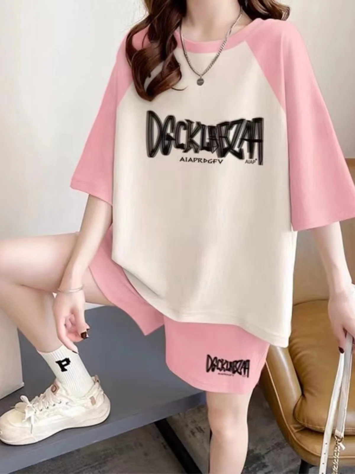 Loose Casual Printed Half Sleeve T-Shirt Shorts Two Piece Set Summer 2026 Women's Fashion round Neck Short Sleeve Top Bottoms
Loose Casual Printed Half Sleeve T-Shirt Shorts Two Piece Set Summer 2026 Women's Fashion round Neck Short Sleeve Top Bottoms