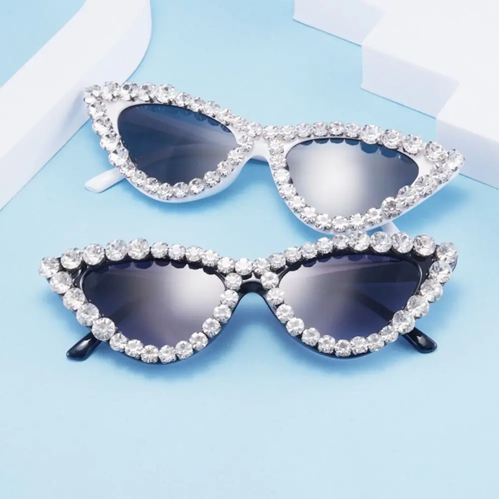 Cat's Eye Frame Rhinestone Decoration Sunglasses Outdoor Sun-Protective Black Shades Glasses Photos Decoration Travel Sunglasses
Cat's Eye Frame Rhinestone Decoration Sunglasses Outdoor Sun-Protective Black Shades Glasses Photos Decoration Travel Sunglasses