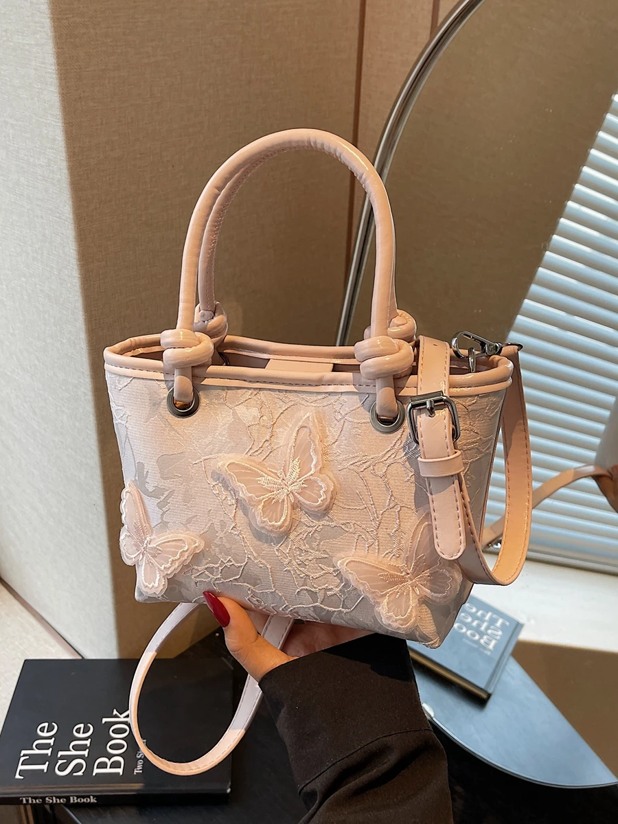 Women's Trendy Pink Butterfly Embroidery Handbags 2025 New Summer Exquisite Magnetic Buckle Messenger Bags Ladies Shoulder Pack
Women's Trendy Pink Butterfly Embroidery Handbags 2025 New Summer Exquisite Magnetic Buckle Messenger Bags Ladies Shoulder Pack