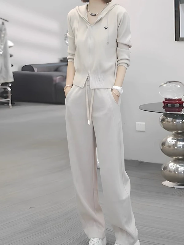 Fashionable Sportswear Set Women's Casual Style Two-Piece Outfit with Trendy Jacket And Wide-Leg Pants Age-Defying Design
Fashionable Sportswear Set Women's Casual Style Two-Piece Outfit with Trendy Jacket And Wide-Leg Pants Age-Defying Design