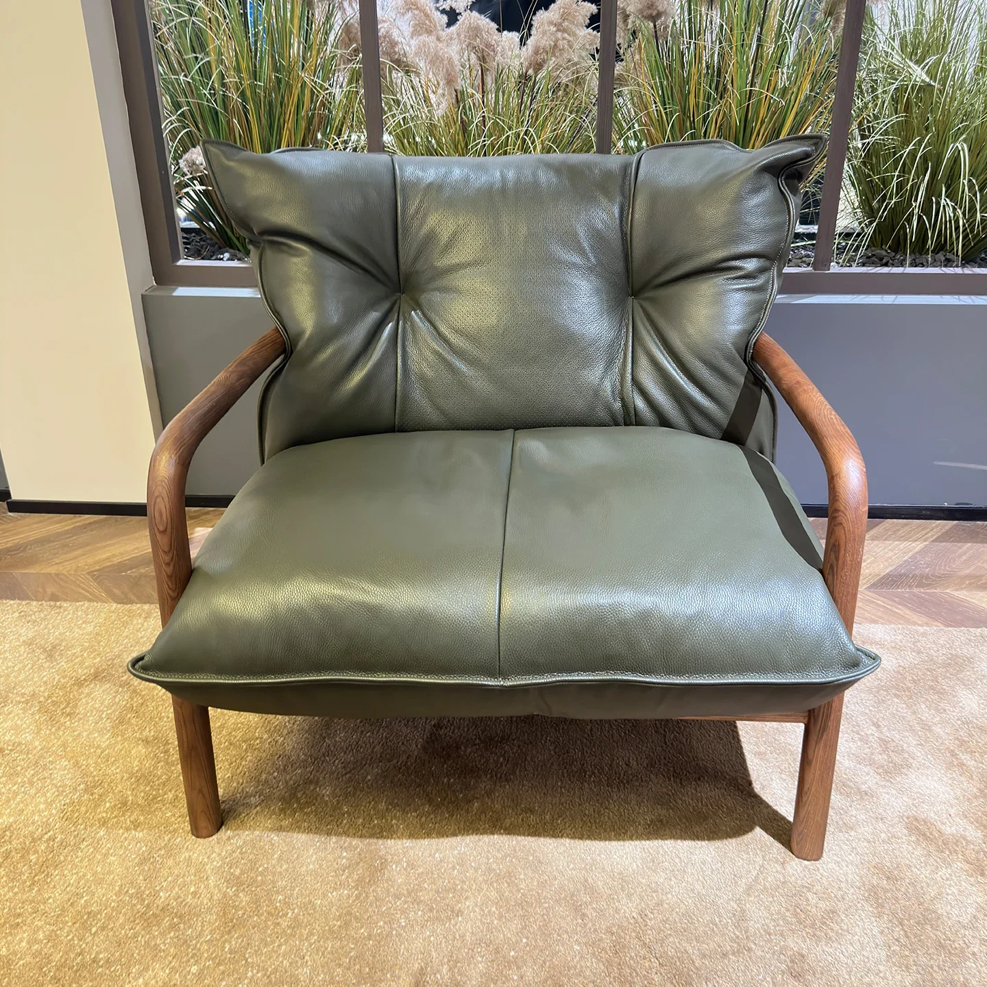 Ash wood all leather casual Nordic modern medieval style living room office club villa sofa back chair
Ash wood all leather casual Nordic modern medieval style living room office club villa sofa back chair