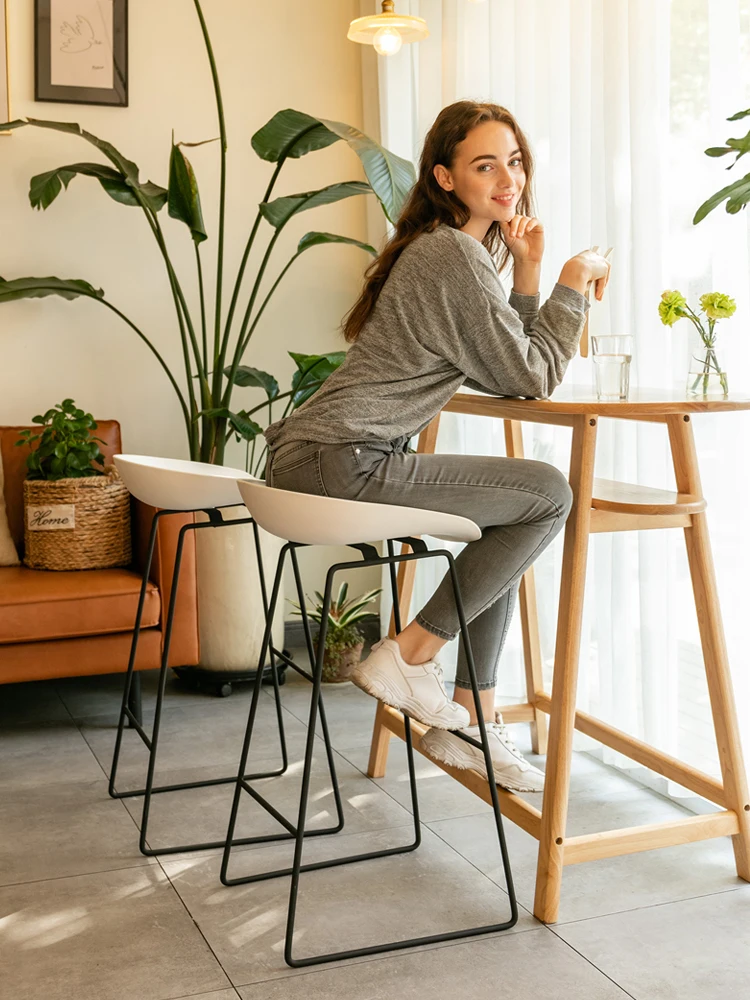 Ins Nordic wrought iron bar chair Internet celebrity milk tea shop clothing store high stool creative, modern simple bar stool
Ins Nordic wrought iron bar chair Internet celebrity milk tea shop clothing store high stool creative, modern simple bar stool