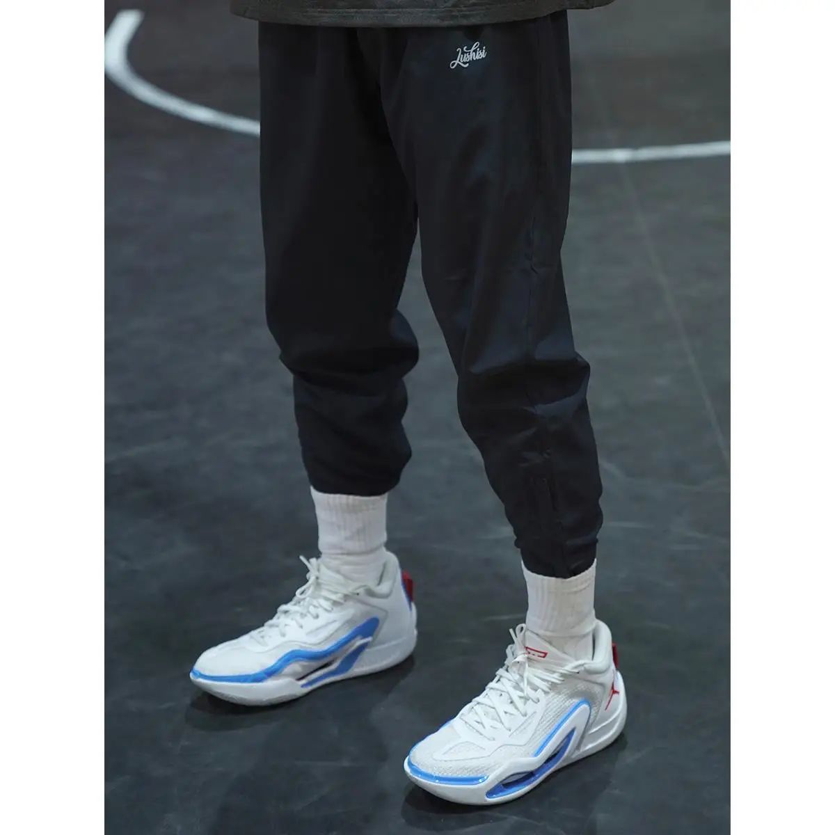 Свободные тренировочные баскетбольные мужские спортивные брюки на молнии, модные повседневные свободные тренировочные брюки для молодежи
Свободные тренировочные баскетбольные мужские спортивные брюки на молнии, модные повседневные свободные тренировочные брюки для молодежи