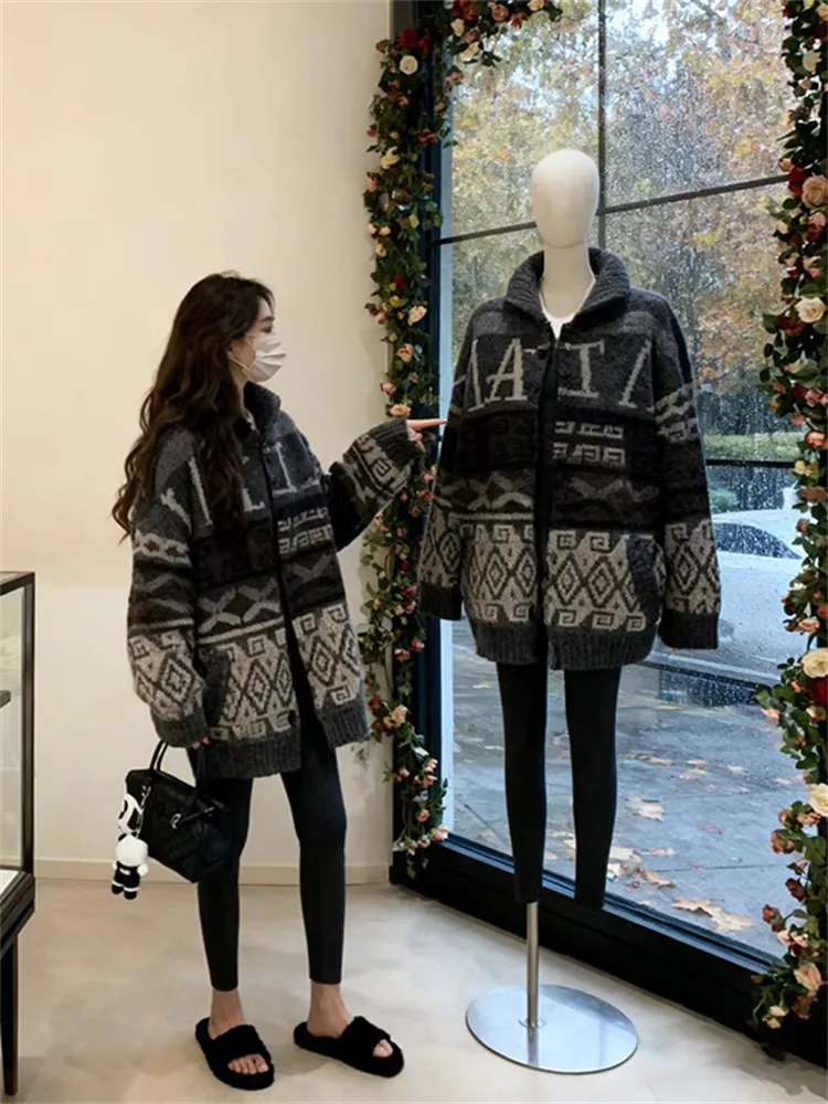 Women's Knitted Sweater Unique Design adient High Collar Lazy Sle Winter Faion Casual Loose Fit Long Sve Top
Women's Knitted Sweater Unique Design adient High Collar Lazy Sle Winter Faion Casual Loose Fit Long Sve Top