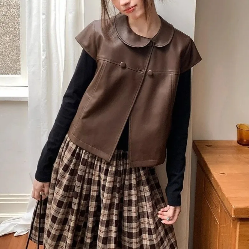 Turn Down Collar Casual Faux Leather Short-sleeved Jacket Women 2025 Winter New High Street Solid Color All-match Loose Tops
Turn Down Collar Casual Faux Leather Short-sleeved Jacket Women 2025 Winter New High Street Solid Color All-match Loose Tops