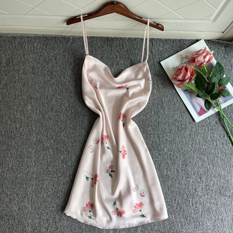 V-Neck Women Nightdress Sexy Strap Sleepwear Nighty Gown Lace Print Nightgown Loungewear Summer Satin Home Wear Dress
V-Neck Women Nightdress Sexy Strap Sleepwear Nighty Gown Lace Print Nightgown Loungewear Summer Satin Home Wear Dress