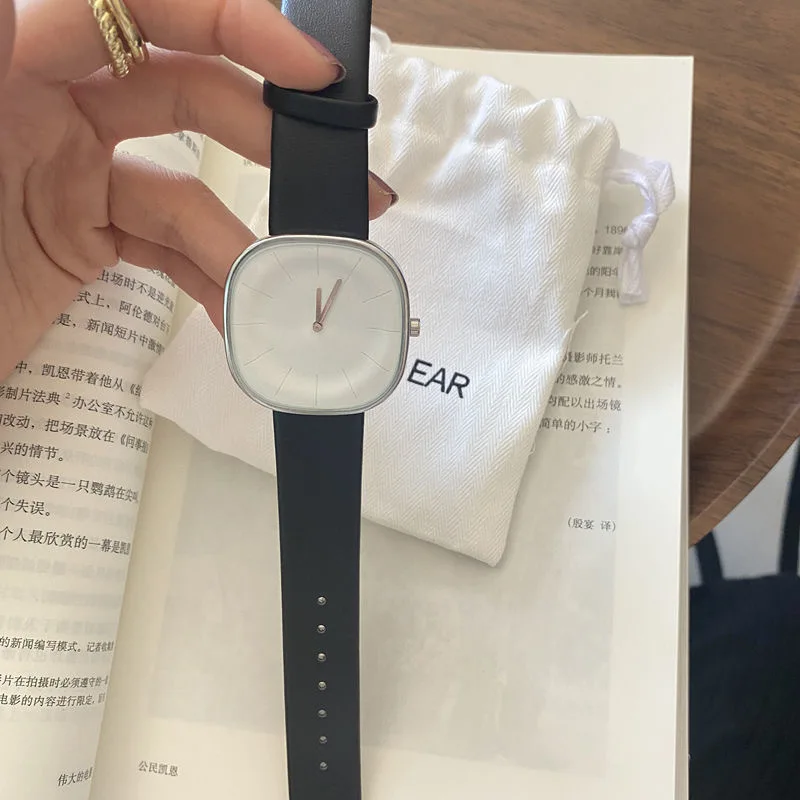 Роскошные женские часы в стиле минимализм с квадратным циферблатом и кожаным ремешком, женские часы, новые кварцевые часы для пар, наручные часы Montre Femme Reloj
Роскошные женские часы в стиле минимализм с квадратным циферблатом и кожаным ремешком, женские часы, новые кварцевые часы для пар, наручные часы Montre Femme Reloj