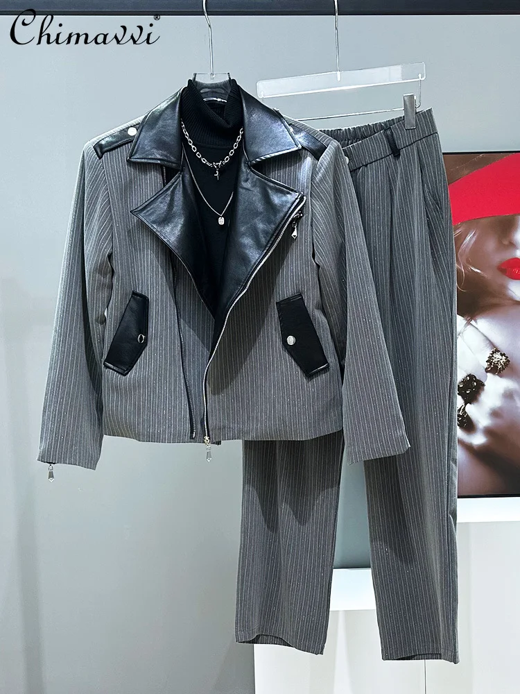 Fashion Retro PU Lapel Zipper Striped Short Jacket Sets for Men's Loose Casual Wide-Leg Straight Long Pants Two-Piece Sets
Fashion Retro PU Lapel Zipper Striped Short Jacket Sets for Men's Loose Casual Wide-Leg Straight Long Pants Two-Piece Sets