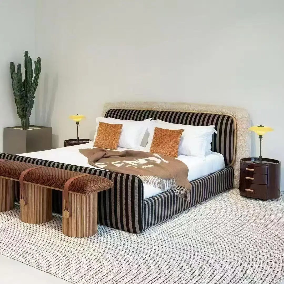 Modern Italian Luxury Bed Full Size Bedroom Furniture including King Size Bed Designer Soft Bed for Bedroom Suites
Modern Italian Luxury Bed Full Size Bedroom Furniture including King Size Bed Designer Soft Bed for Bedroom Suites