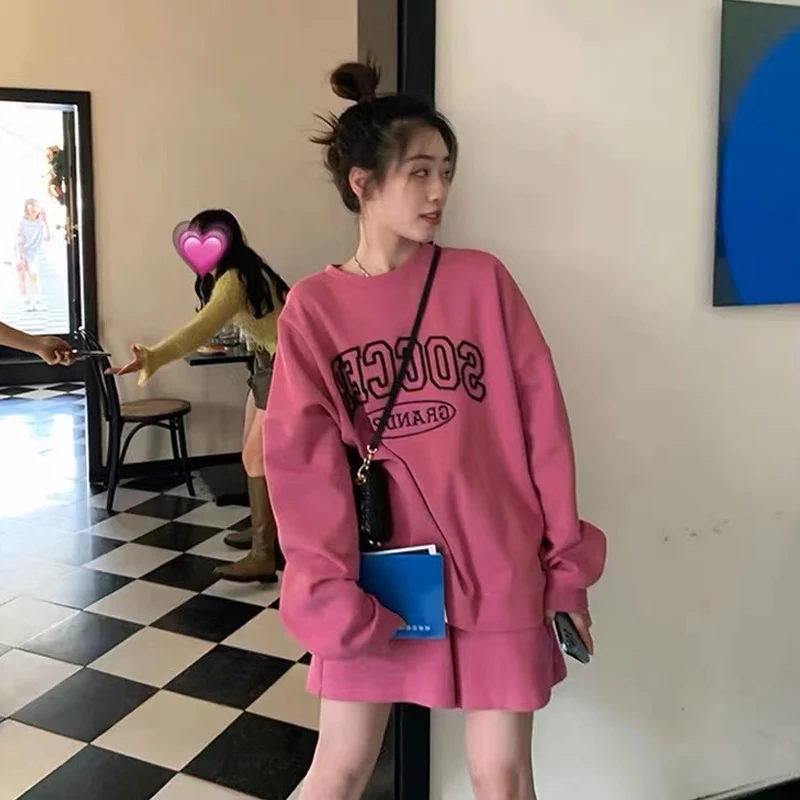 Korean Tops Women New Oversize Rose Red Y2k Letter Embroidery Casual Fashion O-Neck Pullover Basics Two Piece Set
Korean Tops Women New Oversize Rose Red Y2k Letter Embroidery Casual Fashion O-Neck Pullover Basics Two Piece Set