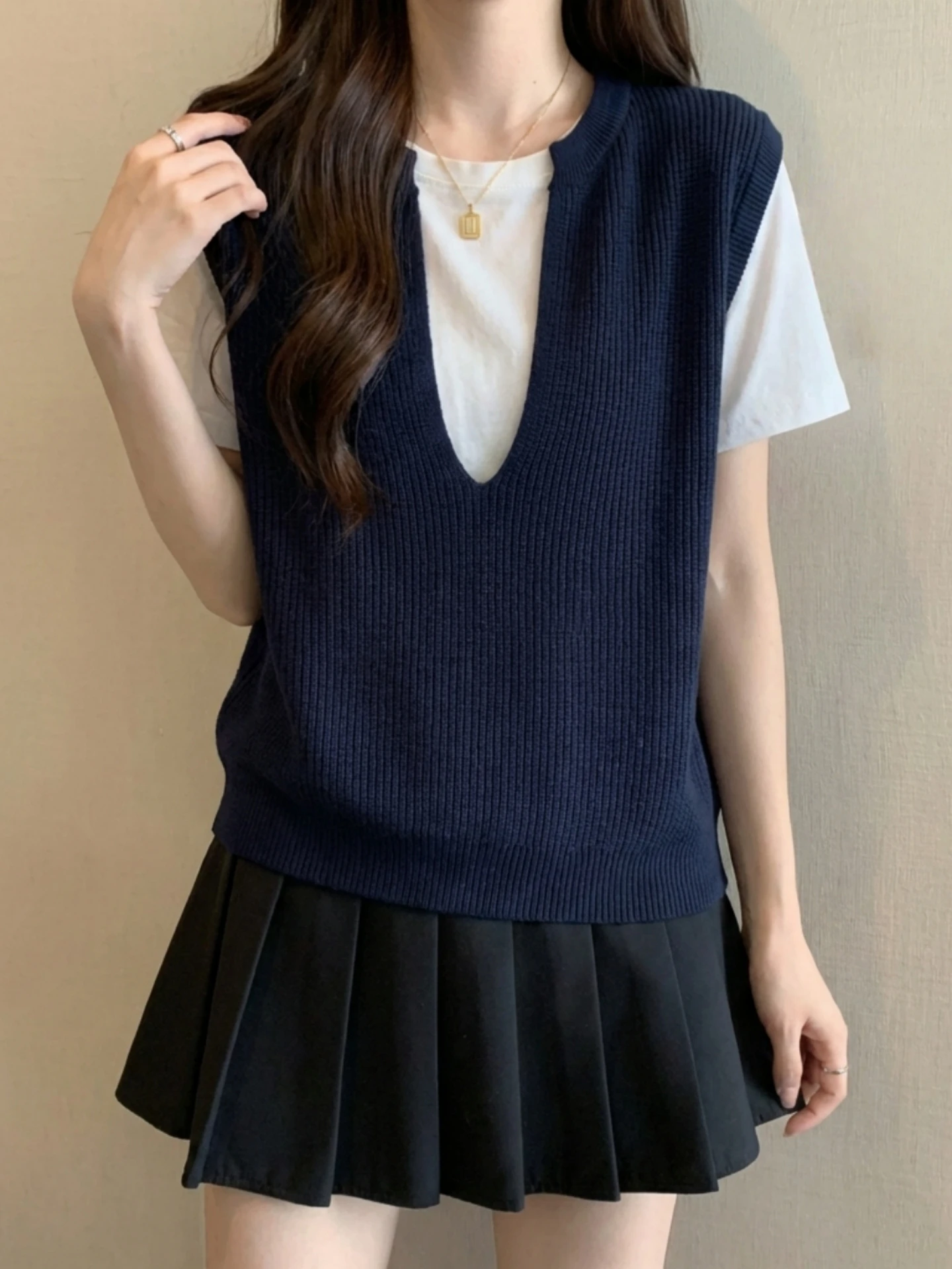 Slimming Ice Silk V-Neck Short Sleeve T-Shirt Base Shirt Women Summer Large Size Fashionable Korean Style Knitted Top
Slimming Ice Silk V-Neck Short Sleeve T-Shirt Base Shirt Women Summer Large Size Fashionable Korean Style Knitted Top