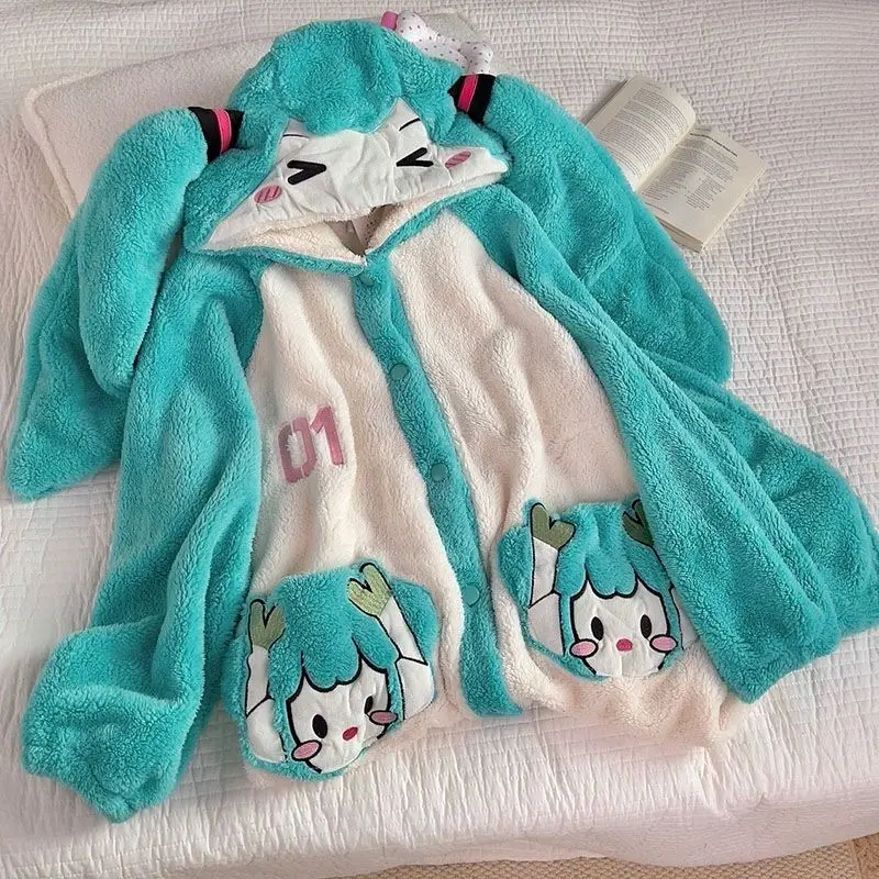 Hatsune Miku Two-dimensional Pajamas Anime Cartoon Peripheral Cute Winter Warm Plus Velvet Home Pajamas Girls Clothing Gifts
Hatsune Miku Two-dimensional Pajamas Anime Cartoon Peripheral Cute Winter Warm Plus Velvet Home Pajamas Girls Clothing Gifts
