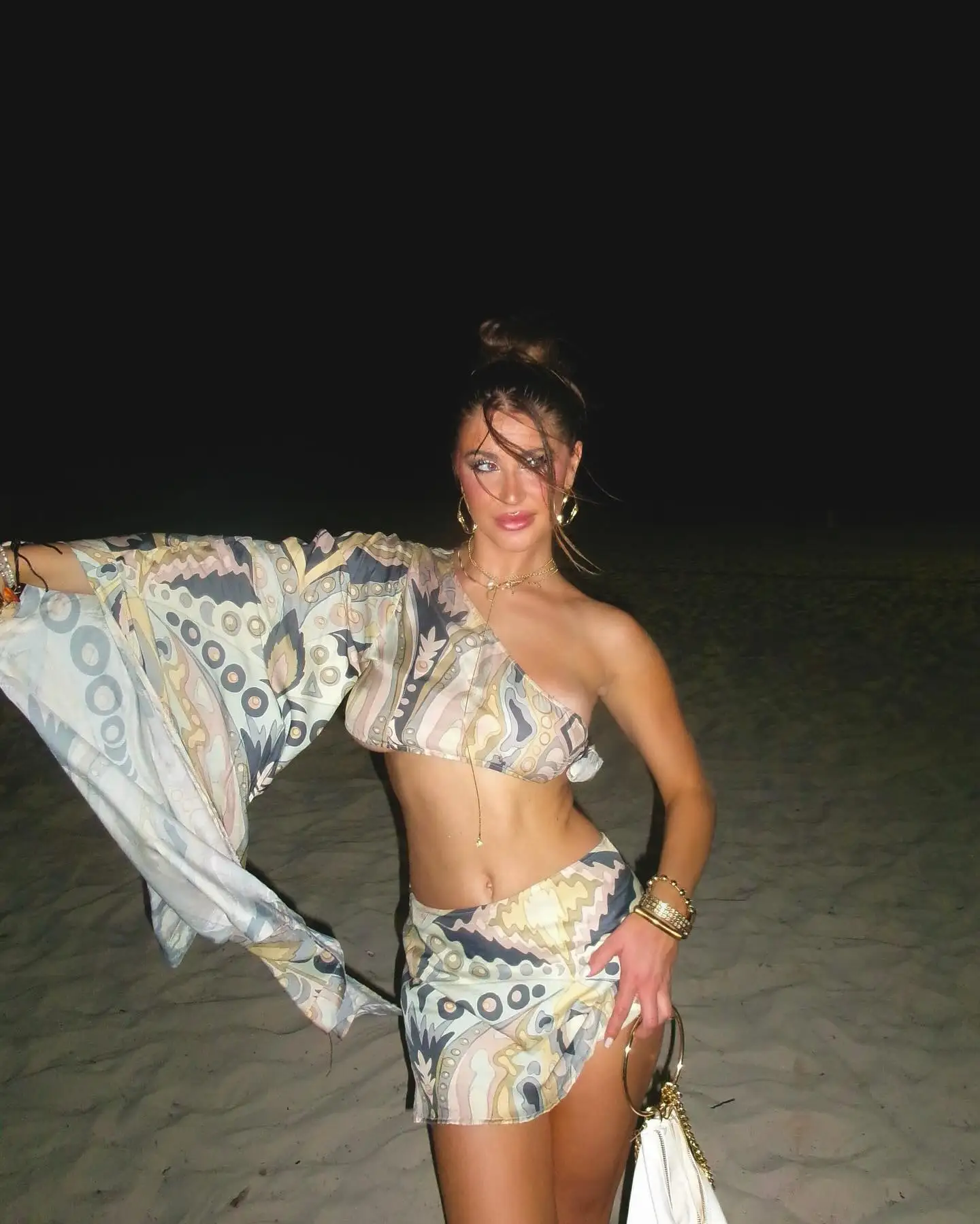 Модный женский купальник с принтом и длинными рукавами, сексуальный бикини с открытыми плечами, пляжная одежда для женщин
Модный женский купальник с принтом и длинными рукавами, сексуальный бикини с открытыми плечами, пляжная одежда для женщин