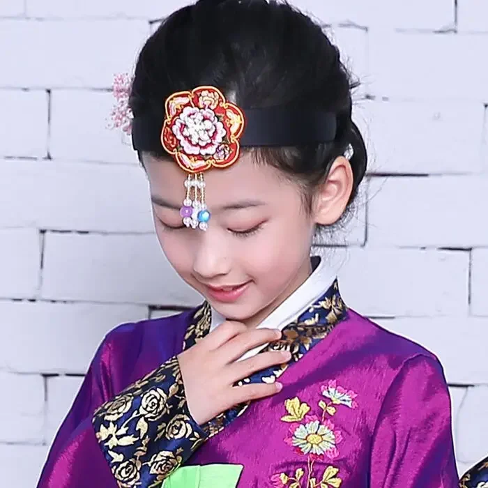 Korean Hanbok Traditional Headbands Flower Applique Embroidered Hair Band Ethnic Minority Korean Clothes Performance Accessories
Korean Hanbok Traditional Headbands Flower Applique Embroidered Hair Band Ethnic Minority Korean Clothes Performance Accessories