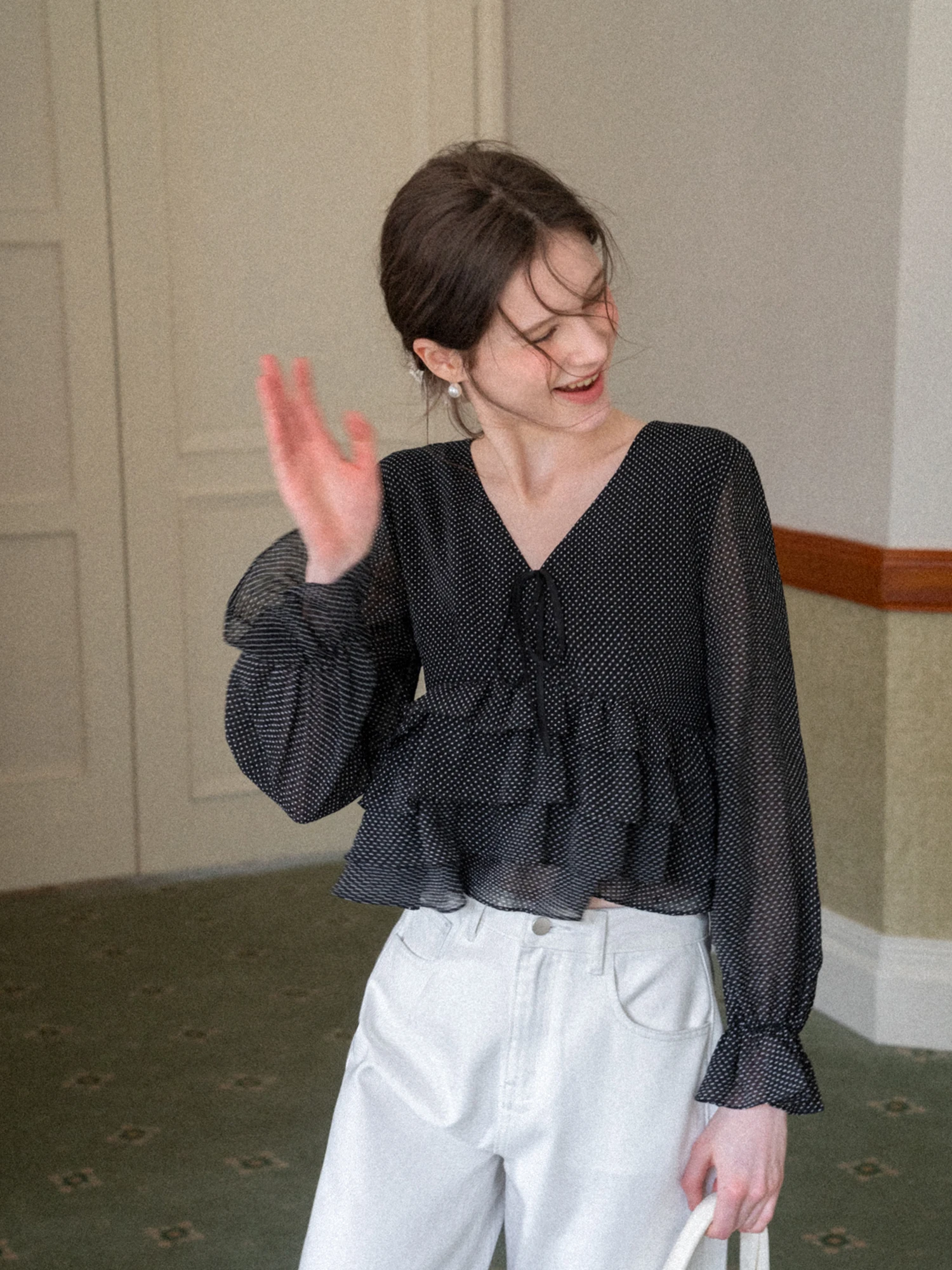 EGGKA Spring Long Sve V-Ne Polka Dot irt Women's Ele Slim Fit Layered Design Sense Pleated Hemline lectual Sle
EGGKA Spring Long Sve V-Ne Polka Dot irt Women's Ele Slim Fit Layered Design Sense Pleated Hemline lectual Sle