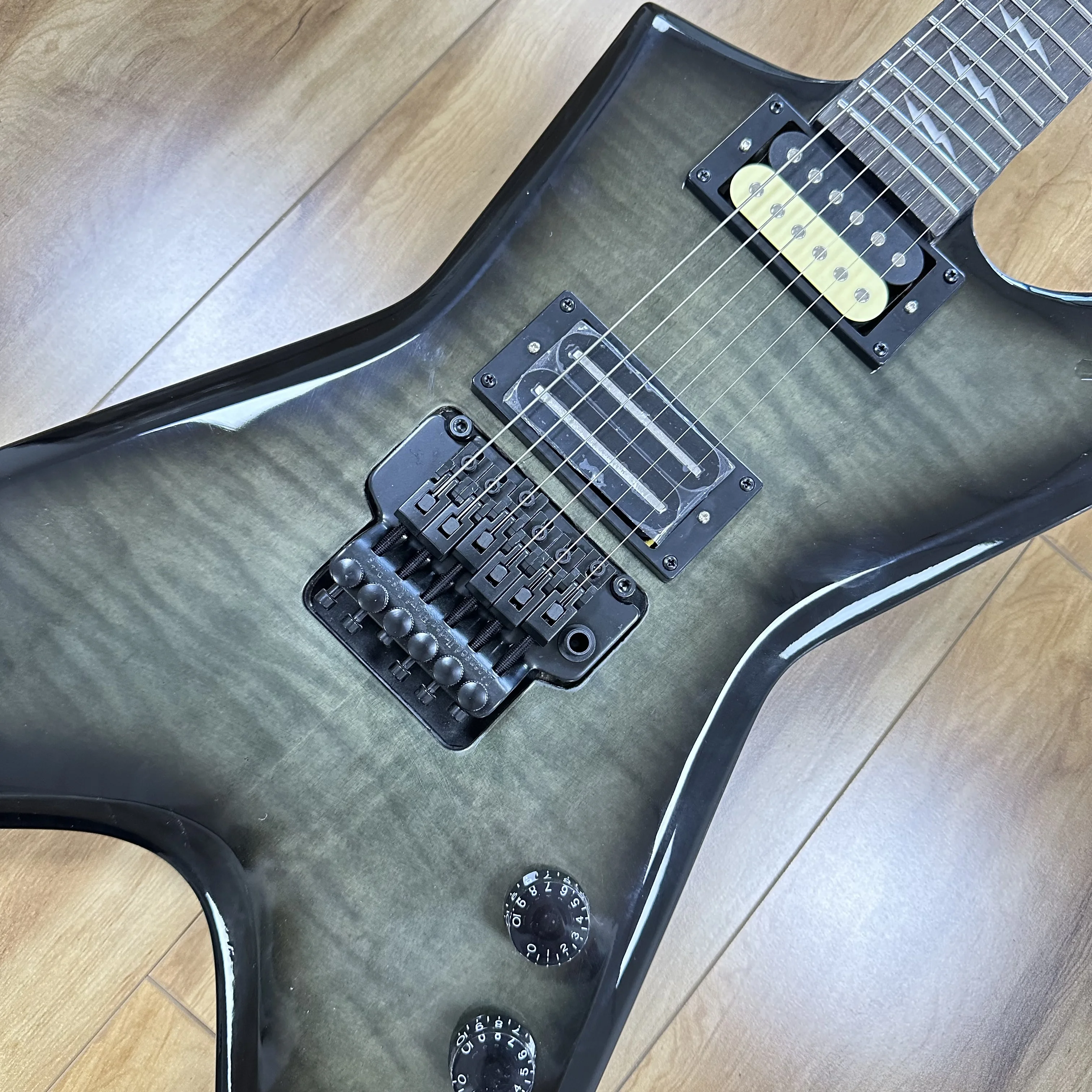 Costom NEW Washburn Dimebag Darrell Signature Model Electric Guitar Black Hardware Electric Guitar-Themed Gift Free Shipping
Costom NEW Washburn Dimebag Darrell Signature Model Electric Guitar Black Hardware Electric Guitar-Themed Gift Free Shipping