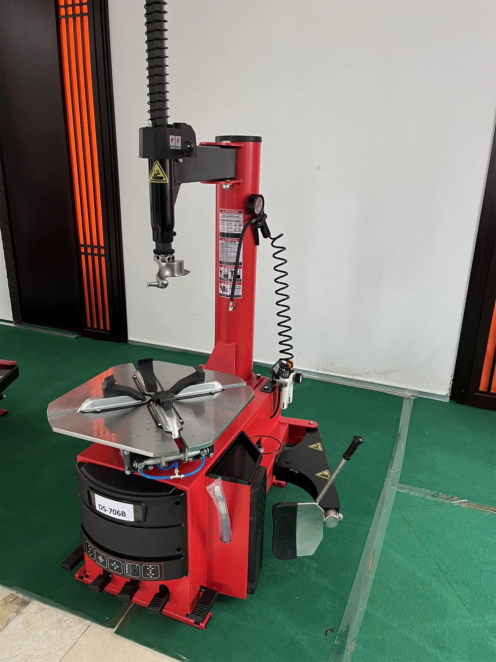 Small Car Tyre Changer High Performance Manual Tyre Changing Machine
Small Car Tyre Changer High Performance Manual Tyre Changing Machine